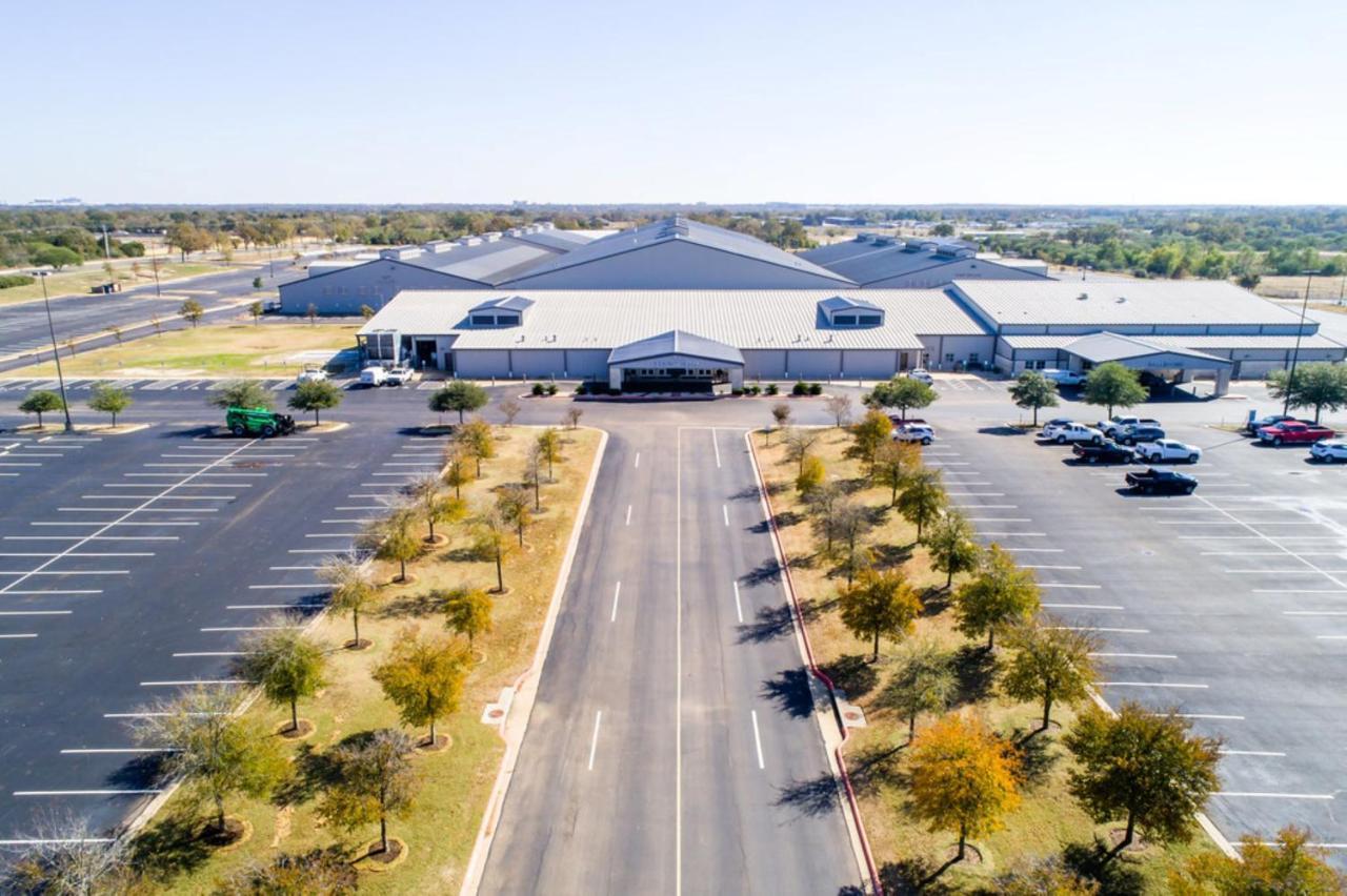Holiday Inn & Suites College Station-Aggieland By Ihg Bagian luar foto