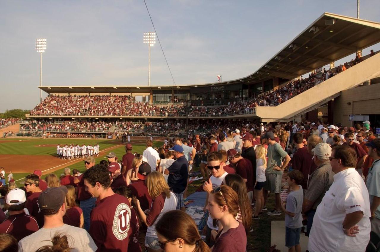 Holiday Inn & Suites College Station-Aggieland By Ihg Bagian luar foto