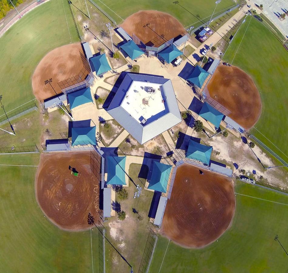 Holiday Inn & Suites College Station-Aggieland By Ihg Bagian luar foto