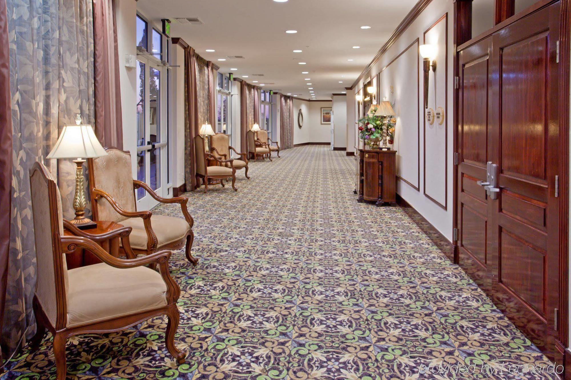 Holiday Inn & Suites College Station-Aggieland By Ihg Bagian luar foto